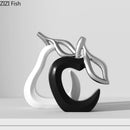 Escultura Decorativa de Resina Maçã e Abacaxi Listrado Preto e Branco — Minimalismo, Decoração de Mesa e Ambientes